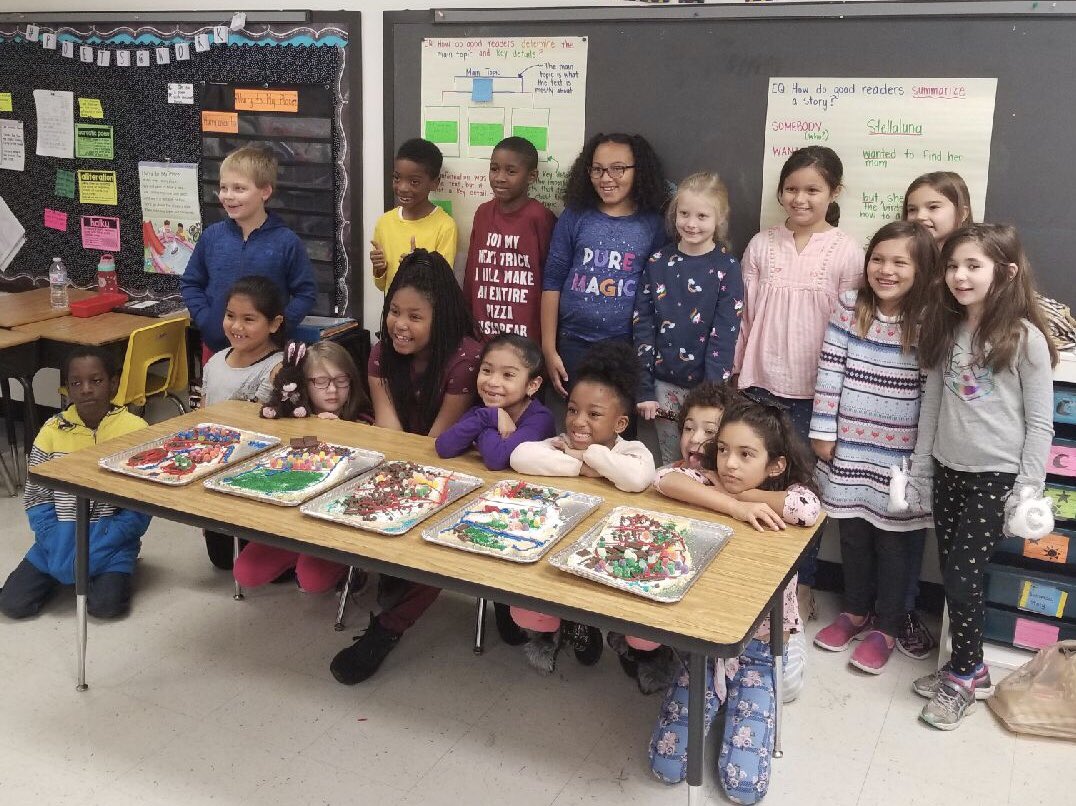 HuskyHumanities's tweet photo. We had SO much fun planning and decorating our Georgia Regions cookies!! A big thank you to all of our amazing 2nd grade parents who helped to make this activity a success!  @HillsideES https://t.co/o7vWf9tDVc