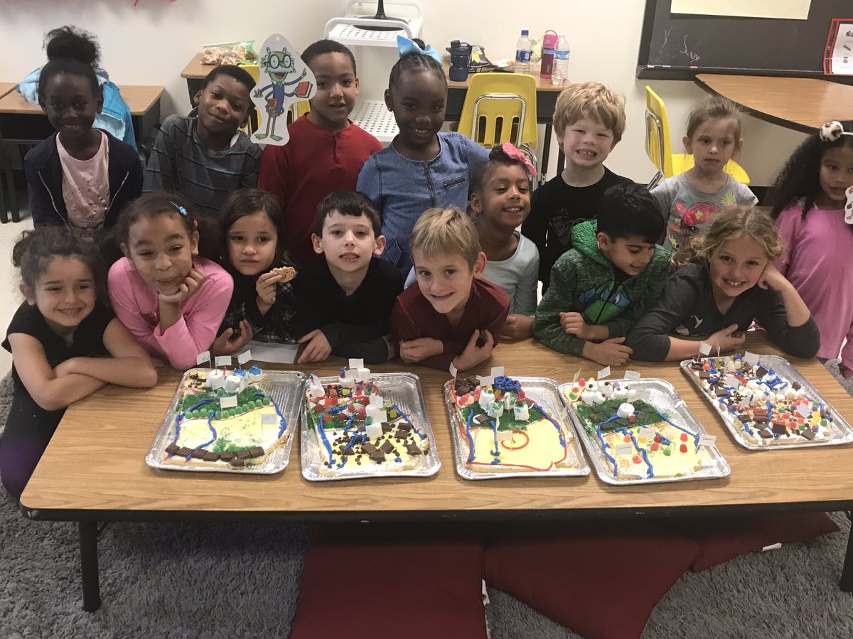 HuskyHumanities's tweet photo. We had SO much fun planning and decorating our Georgia Regions cookies!! A big thank you to all of our amazing 2nd grade parents who helped to make this activity a success!  @HillsideES https://t.co/o7vWf9tDVc