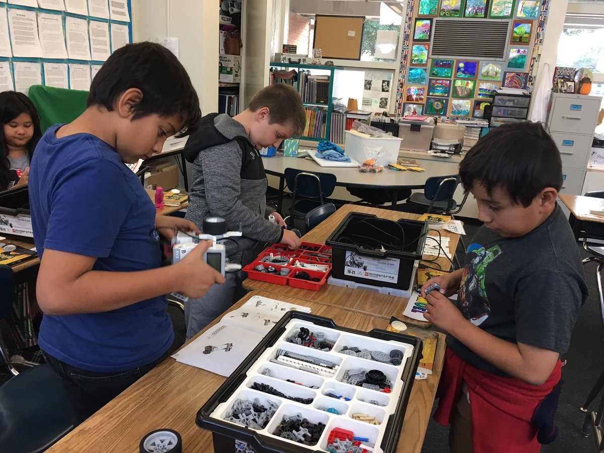 BaggerRaymond's tweet photo. Raymond Robotics-building robots from the ground up. https://t.co/etGdwuuRYX