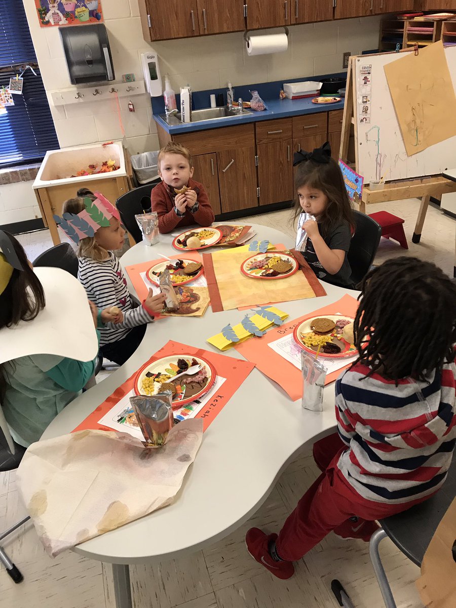 SchmidtShannan's tweet photo. Thanksgiving feast for PreK and PPCD  #misdPROUD #baxterprek https://t.co/RUb4PuZbhg