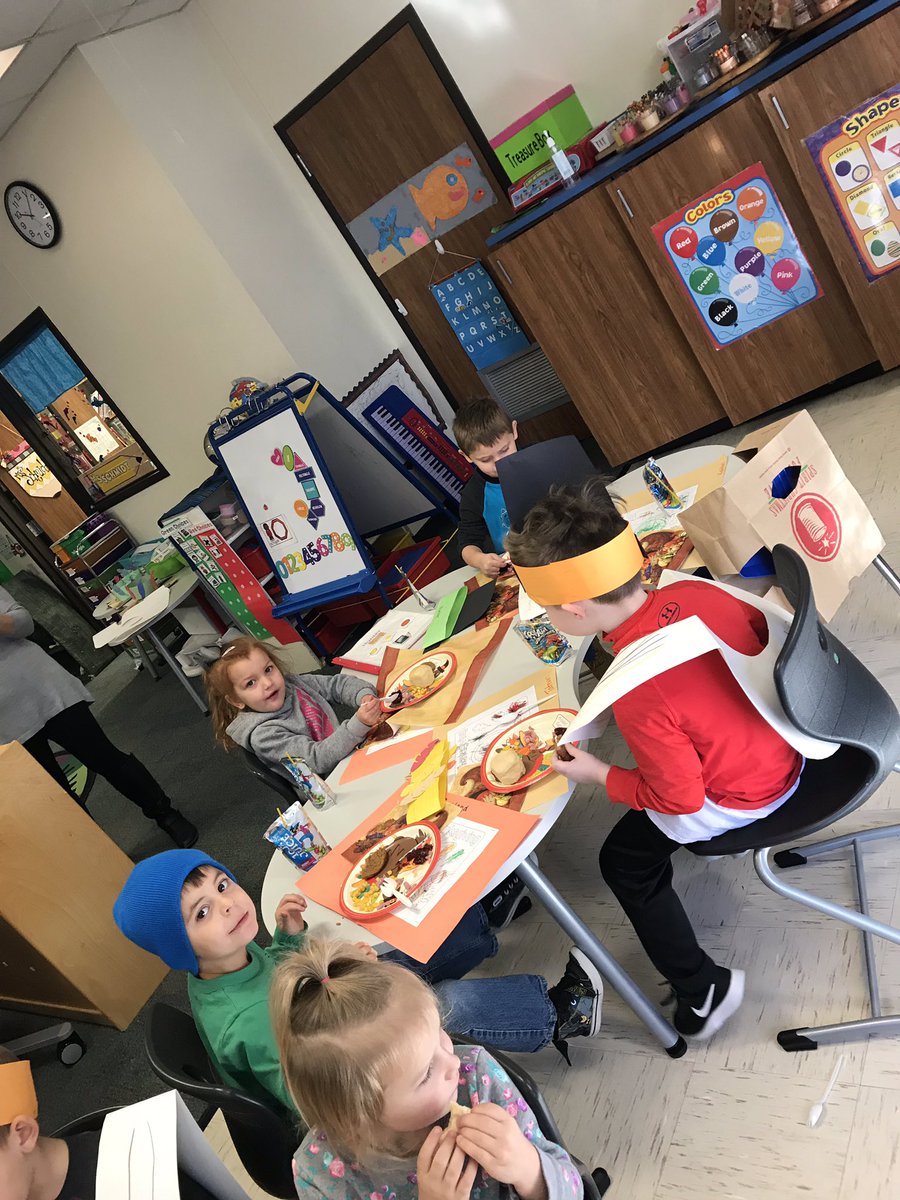 SchmidtShannan's tweet photo. Thanksgiving feast for PreK and PPCD  #misdPROUD #baxterprek https://t.co/RUb4PuZbhg