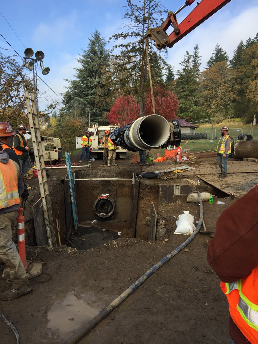 cr_water's tweet photo. Construction is on schedule! 

SOUTH SERVICE AREA CUSTOMERS ONLY are encouraged to avoid any non-essential water use until 12pm on 11/16. The system will continue to rely on water stored in reservoirs through the duration of the project. For info visit https://t.co/zqBHJYatyM https://t.co/aYnP850LMK