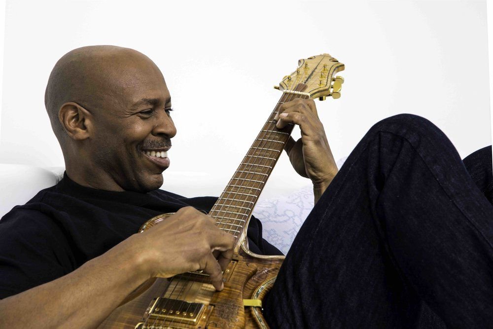 Happy birthday to ist and former Tonight Show band leader Kevin Eubanks! 