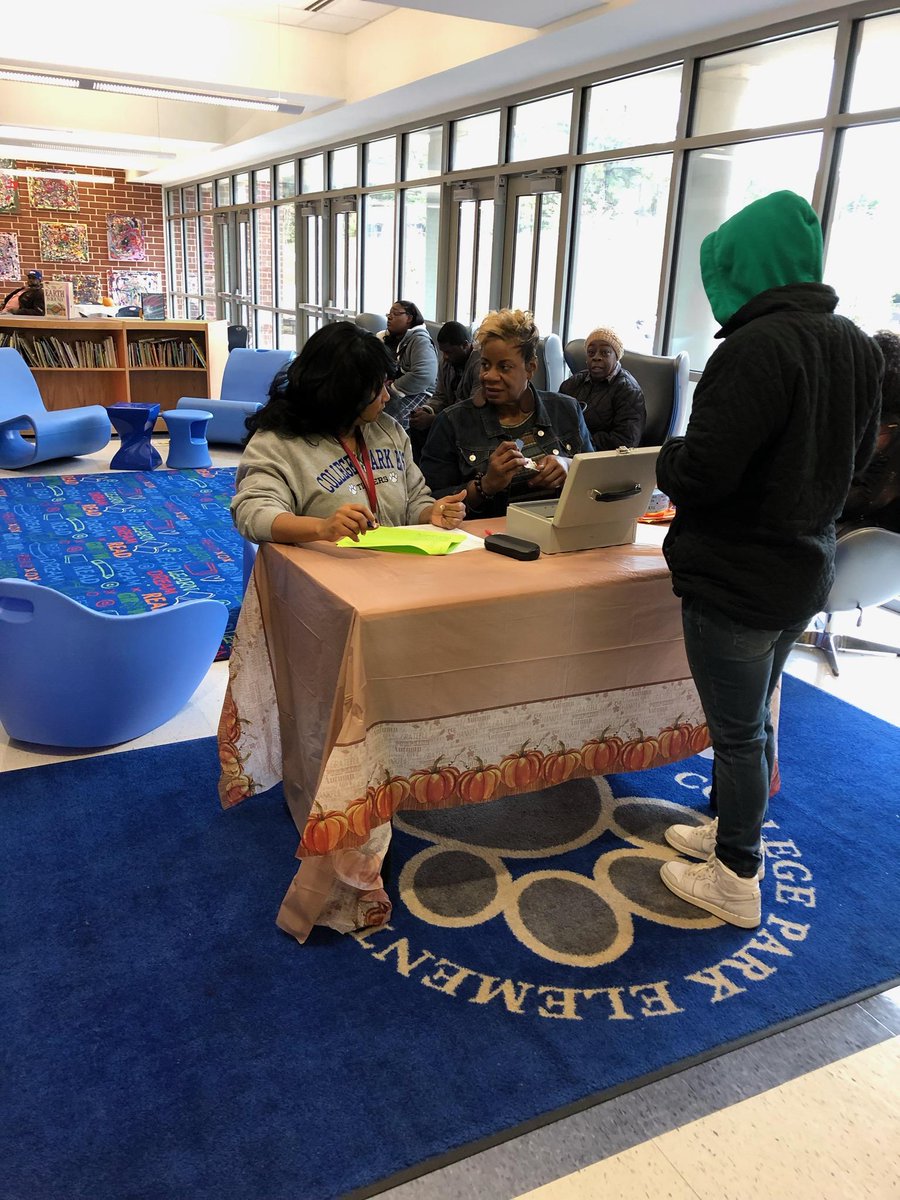 SanCheaHarris's tweet photo. We are thankful for our parents and community leaders for joining us today at our Thanksgiving Luncheon!  #TigerPride2018 https://t.co/qW09KMbJVM