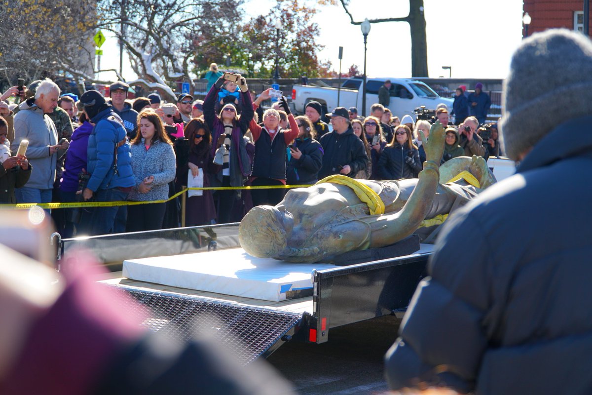 MissouriOA's tweet image. Check out some great photos of @Ceres_MO &amp;amp; her removal from the #MoCapitol -- courtesy of our friend @AaronFuhrman, @VisitMO's talented photographer!
