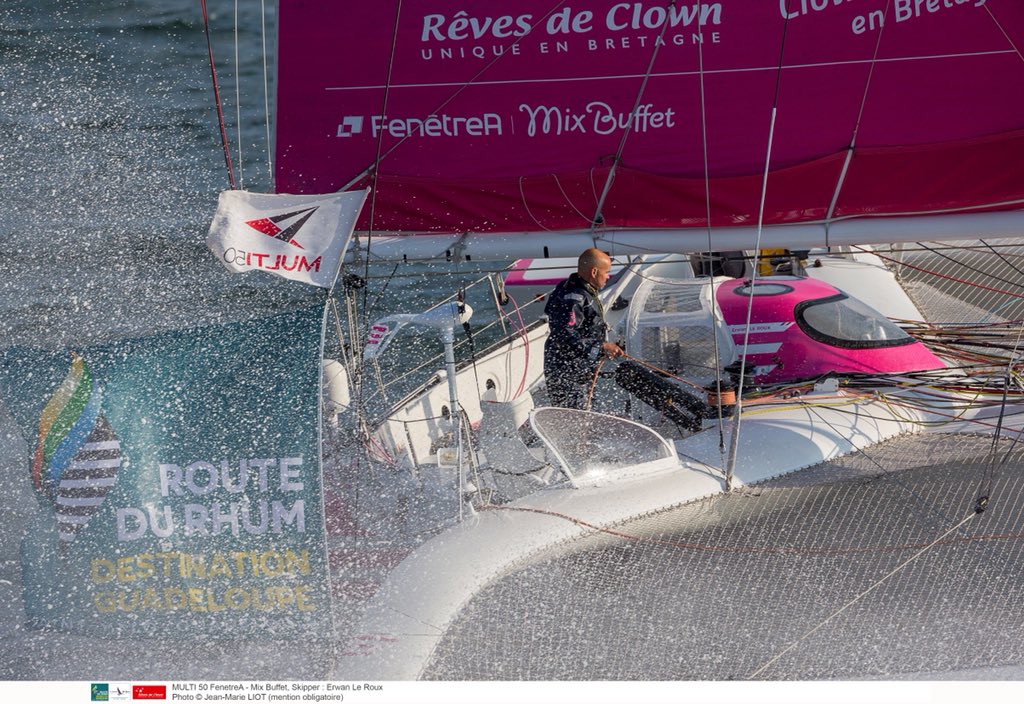 Erwan se trouve à tout juste 200 milles de Pointe-à-Pitre. Son arrivée au nord de l’île (la fameuse Tête à l’Anglais) est prévue vers 7 heures (heure de Paris) <a href="/routedurhum/">Route du Rhum - Destination Guadeloupe</a> #WeAreMulti50 #TousAvecErwan