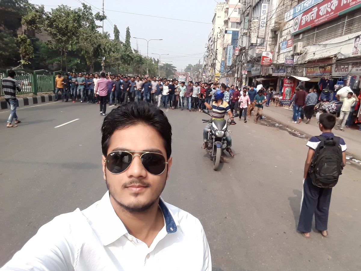 bmjubair's tweet photo. রাজপথে... https://t.co/fmnDPin1vW