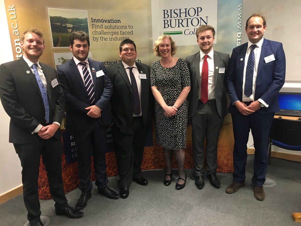 RhondaT40's tweet photo. @hadleighshow Secretary Cathy Leney and #FMDP18 delegates and #FMDP17 @george_halsall and @middleditchfms all sponsored by the show https://t.co/sKFn7Eq6Fq