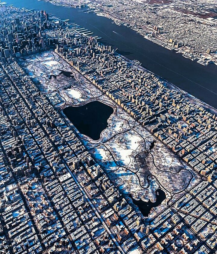JeanSuriel's tweet photo. Espectacular vista aérea de Nueva York esta tarde, cubierta de nieve toda la ciudad. Se observa al Central Park totalmente blanco en otoño.
📷 @CraigsBeds https://t.co/7qEUVlWJAW