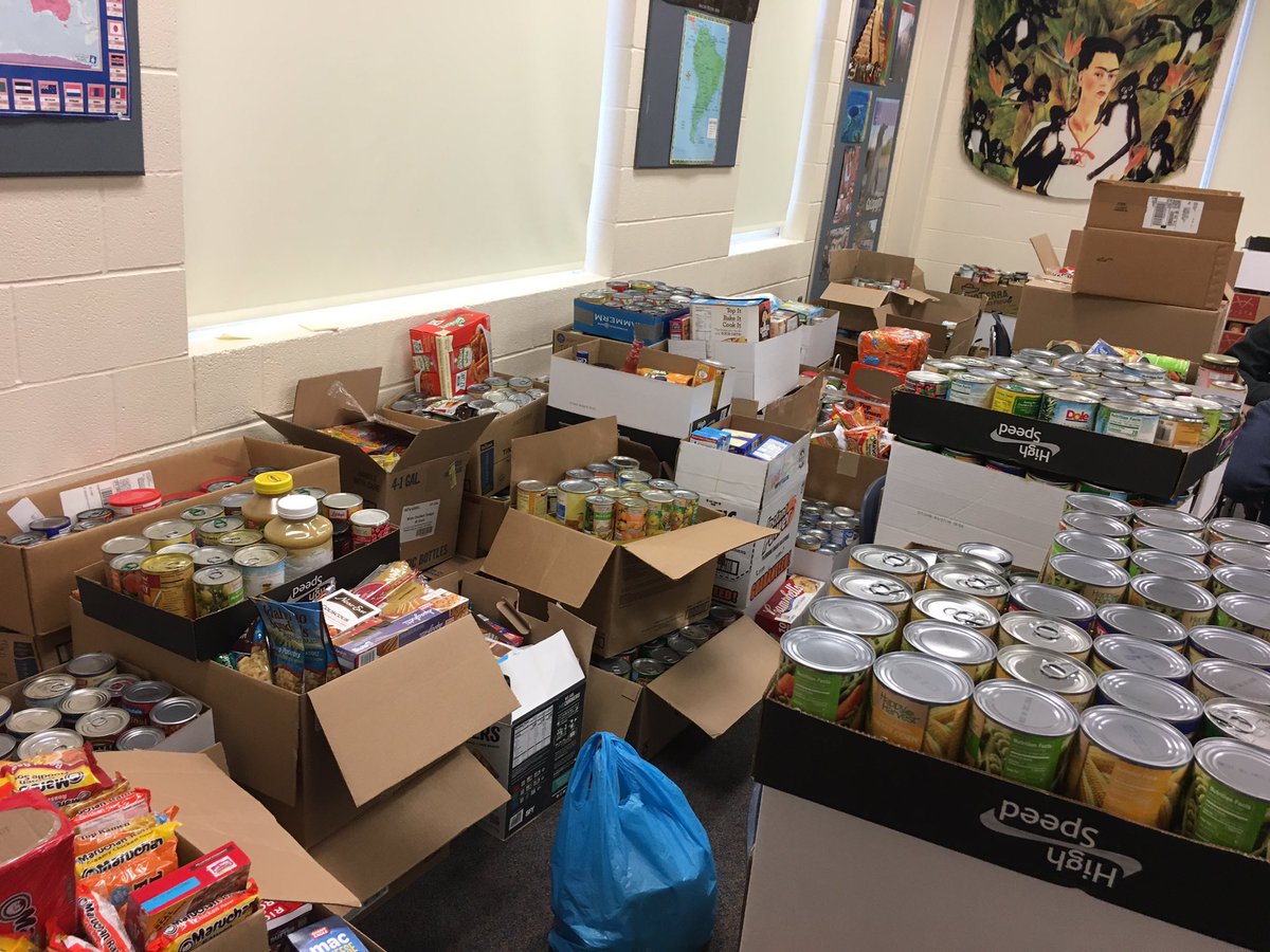 SrtaDrain's tweet photo. THS donated 11,412 non perishable food items to WLC’s 9th annual Food Drive!!! Absolutely amazing! So proud of our students and grateful for everyone’s kindness and generosity in donating and helping others! Thank you! 🐯💙😊@theTwinsburgHS @TwinsburgTigers @TwinsburgSupt https://t.co/dm0laouIVp