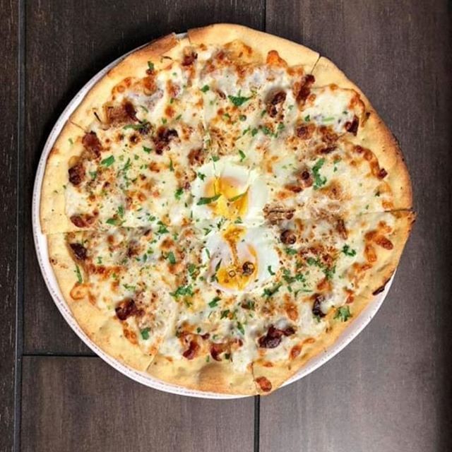 Angeloswinebar's tweet photo. Introducing The Carbonara 
#AngelosWineBar
.
.
.
.
#dailypizza #foodiechats #pizza #cheese #chicagopizza #winebar #albanypark #chicagofoodies #eeeeeats #redeyechicago #vscocam #timeoutchicago #eaterchicago #312food #chicagofoodmag #dnainfochi  #eater #fo… https://t.co/OgtNyPc8A7 https://t.co/Tv1Y0Kvbe7