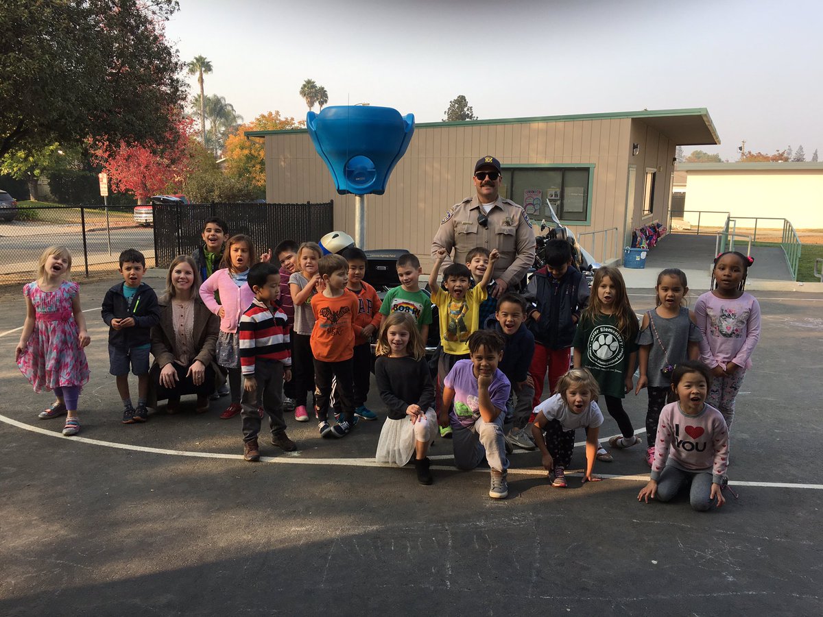 MrsSobers's tweet photo. Thank you Officer Sobers for coming to Oster Elementary School and talking to the kindergarteners about safety! @MrsBlomseth #osterpride #usdlearn @CHPSanJose https://t.co/0AnuDbW7lb