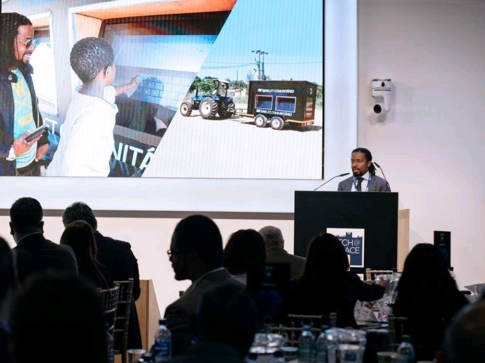 CommunityTablet's tweet photo. On world #PhilosophyDay, we convey praise to our CEO and Founder, @dayn_amade for daring to think critically, to pursue big ideas and to always be curious.His foresight to envision the #CommunityTablet as an innovation to raise education standards in rural Africa
#ICT4D #ICT4SDG https://t.co/yYpT33g5SP