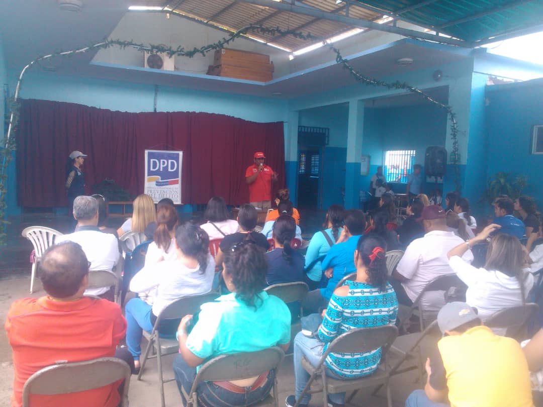 SucreDPD's tweet photo. #15Nov | En la U.E. "Don Romulo Gallegos" de Cumaná, mcpio. Sucre, @SucreDPD realizó conversatorio "Como ser mejores padres" enmarcado en el programa "Escuela para familias"  | #BrigadasDigitalesPatriotas https://t.co/ZUfSfJskr7