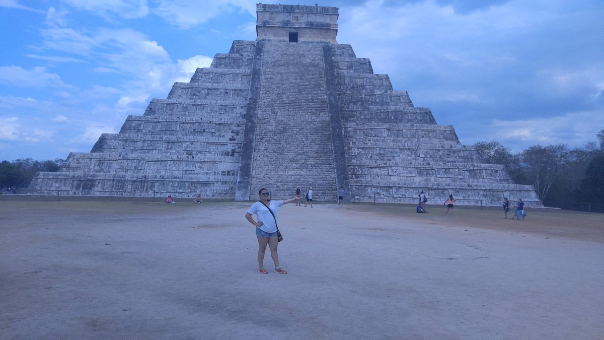 SweetCheeksYoli's tweet photo. I just want to travel and be happy. ๐ฒ๐ฝ #TBT #HandChair https://t.co/mFWIA5qIOK