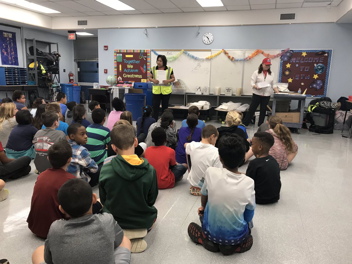 Agliano_SHES's tweet photo. #GATI2018 was a huge success! We ❤️ learning about the great professions in our community @DenhamOaks #DOES https://t.co/YD3idk1DMt