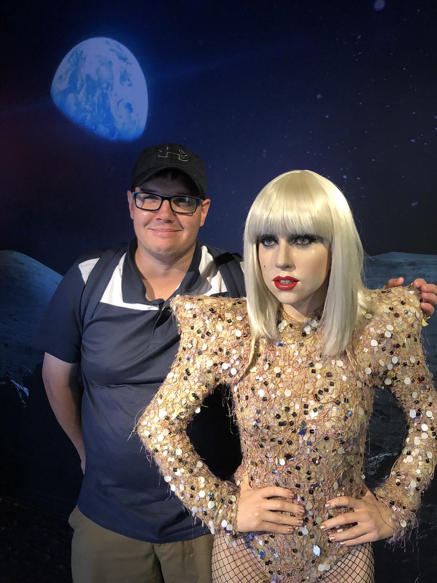 happylinz's tweet photo. Aaron being open-minded about new music options  #spapschallenge2018 https://t.co/S0grBlbZzl