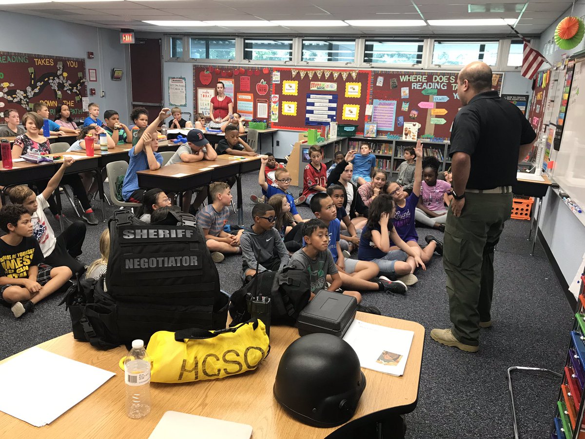 Agliano_SHES's tweet photo. #GATI2018 was a huge success! We ❤️ learning about the great professions in our community @DenhamOaks #DOES https://t.co/yBrdT6iXkM