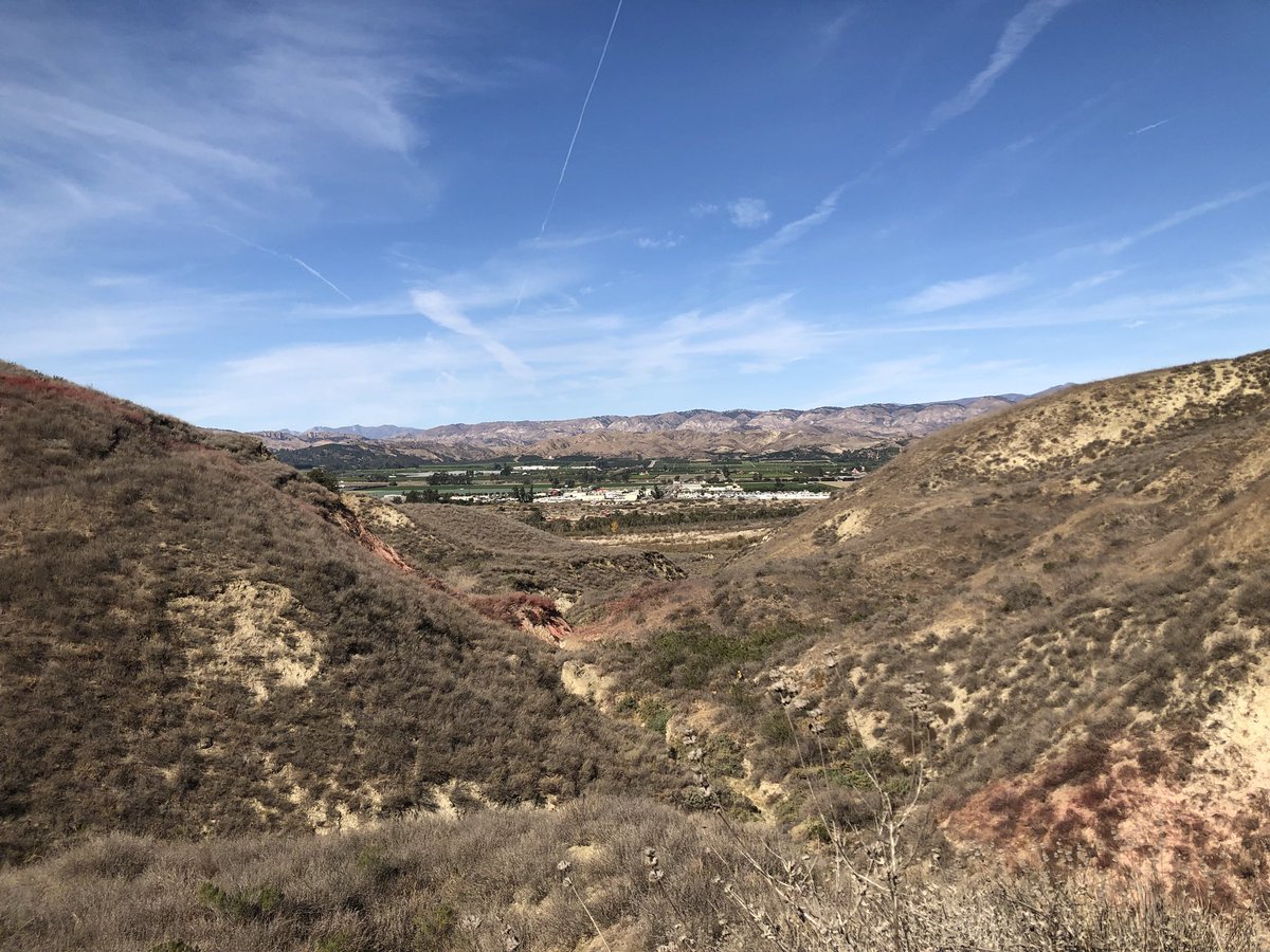 VCFD_PIO's tweet photo. #Briggsfire Update: Fire is now 90% contained and crews on the ground will work till nightfall to completely extinguish hotspots and reach full containment. No homes were damaged or destroyed. No firefighter injuries reported. @VCFD, @VCAirUnit https://t.co/eJJ77OVy1c