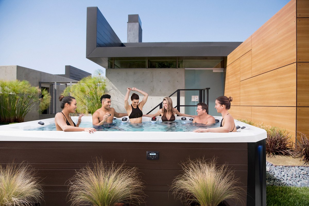 MarquisSpas's tweet photo. It might be chilly outside, but it's warm inside! Gather your friends, soak alone, or enjoy a rigorous aquatic workout. The V150 swim spa literally has it all! Read more at https://t.co/Tt2f2rsXBC #vector21 #marquisspas #theultimatehottubexperience #besthottubbrand https://t.co/9KA1RQQWeq