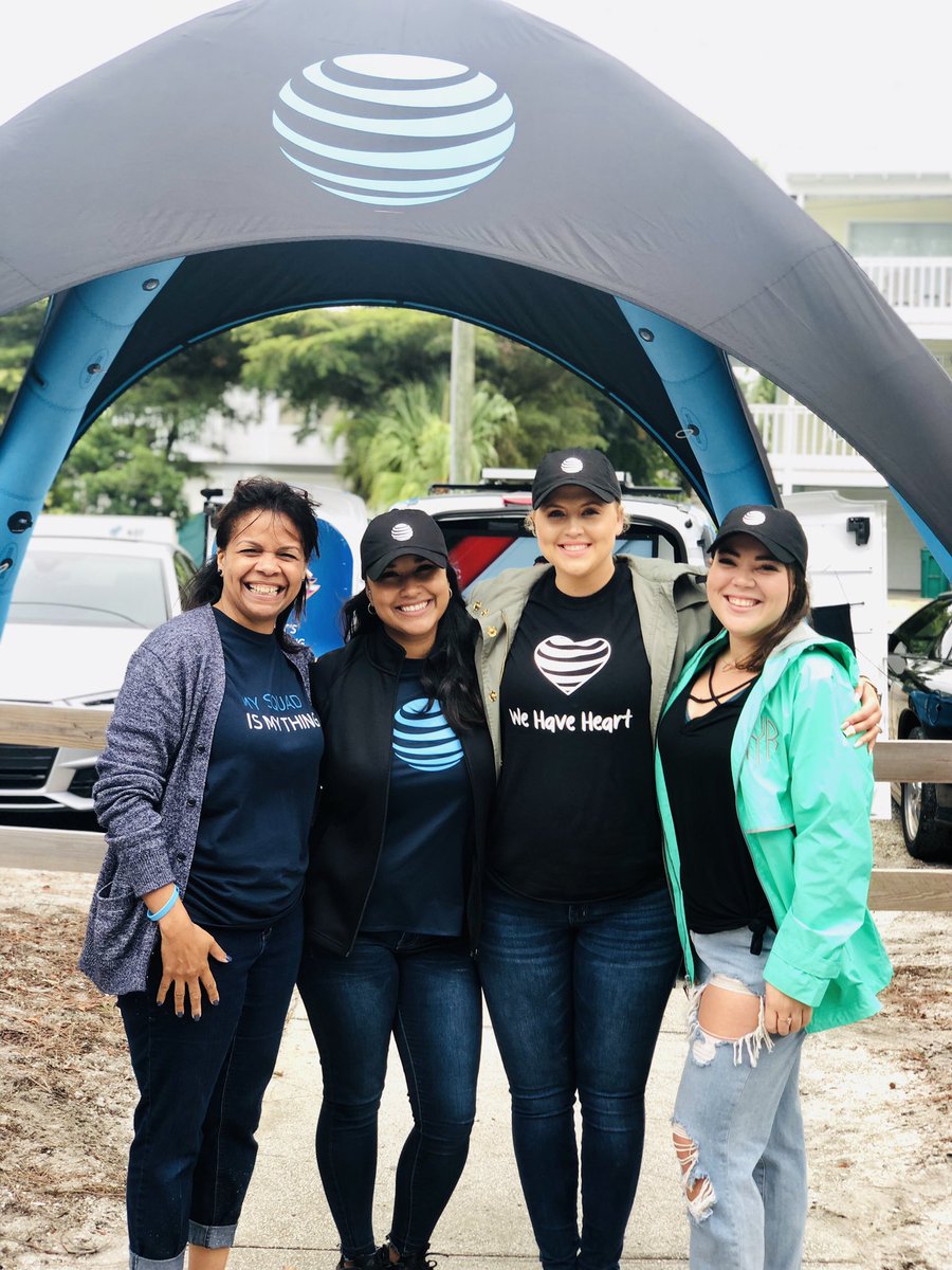 hainnanlong88's tweet image. Had an Amazing time with the AT&amp;amp;T Fam today! Feels good to celebrate our success 🔥 Team  Fuego 🔥 #westsidebestside #closingtillclosing #greentogreener #att #Top10 #CWWolfs