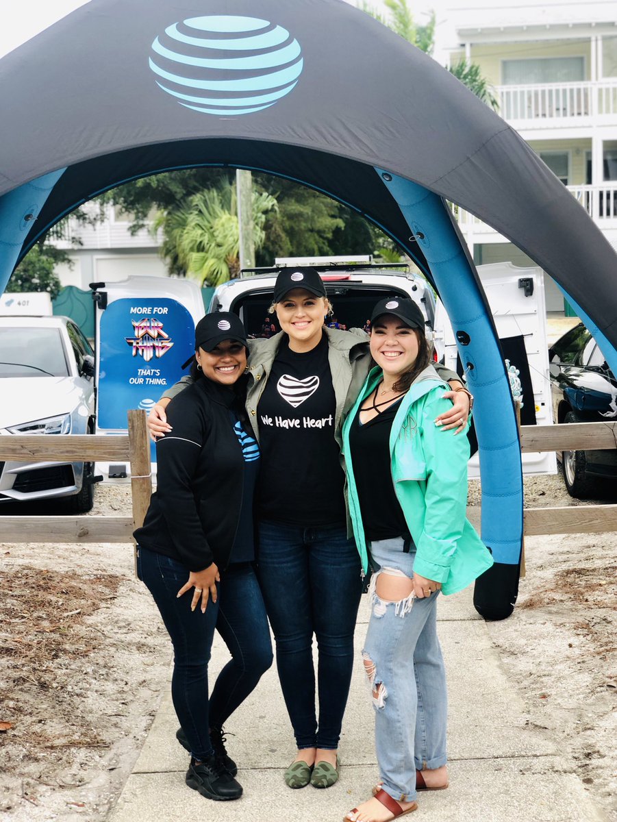 hainnanlong88's tweet image. Had an Amazing time with the AT&amp;amp;T Fam today! Feels good to celebrate our success 🔥 Team  Fuego 🔥 #westsidebestside #closingtillclosing #greentogreener #att #Top10 #CWWolfs