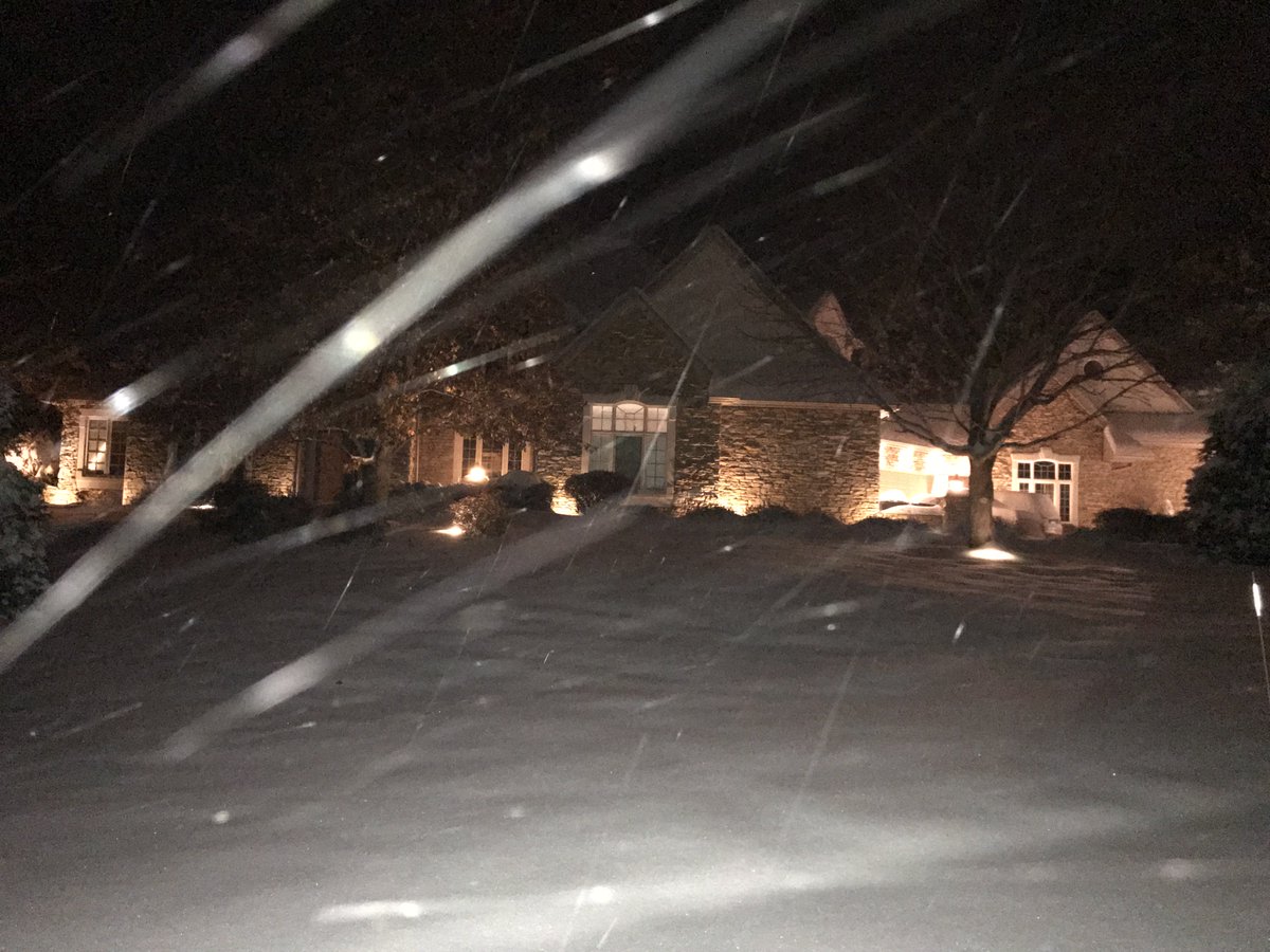 vodkamom's tweet image. And a lovely (SNOW) day was had by all.  #StillSnowing