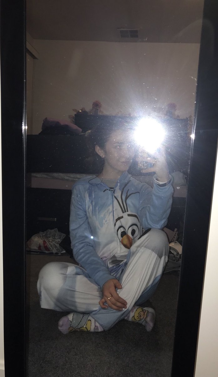 TorieMarie4's tweet photo. Now the real question is, “ᴡʜᴏ ᴡᴏᴜʟᴅɴ'ᴛ ᴡᴀɴᴛ ᴛᴏ ᴡᴇᴀʀ ᴛʜɪs?” 😂

•
•

#SpiritWeek #SpiritWeek2018 #PajamaDay #pjday #Senior #SeniorNation #senior2019 #olaf #Onesie #OnePiece #comfy #cozy https://t.co/7z8gj5xkzw