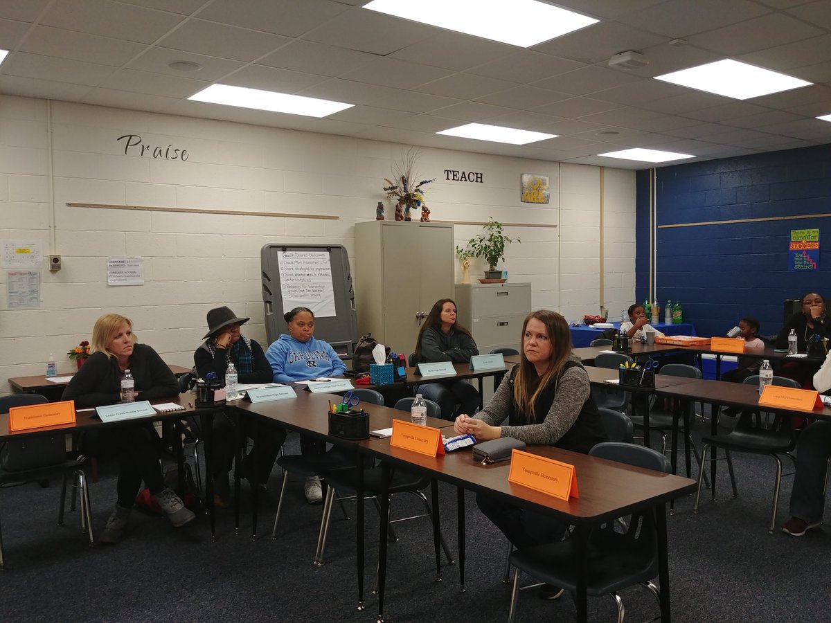 FCS_DPAC's tweet image. So grateful for our parents who serve on our DPAC council. You are awesome!! Our guest tonight was our fabulous AIG Coordinator, Danney Dailey! @danneydailey @FCSHawthorne @karidupreefcs