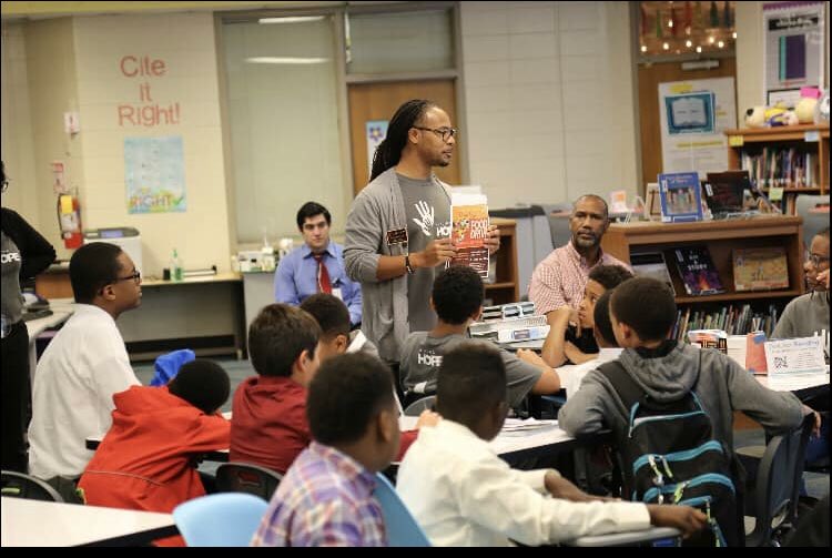 RodLangston's tweet photo. As Leading Hope concludes their seasonal food drive, the organization partnered with Griffin Middle school’s PTSA and raised over 1000 lbs of food for this holiday season serving over 20 families throughout the community.
#LeadingHope #service #CobbCounty #SmrynaGa https://t.co/6UO9uSpppZ
