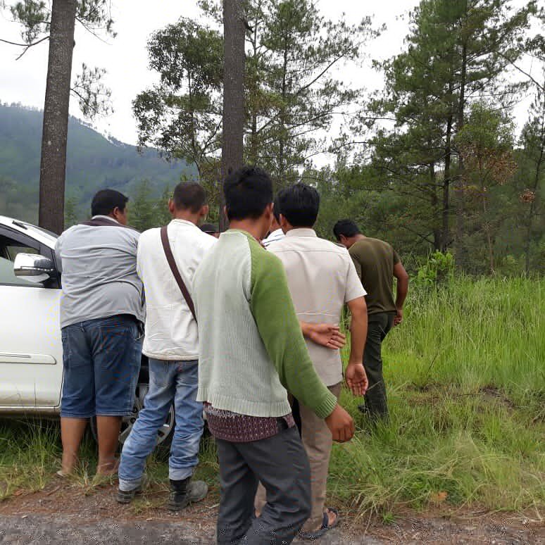arinaldi0333's tweet photo. Besinergi dlm keg Survey kesesuaian Peta Kawasan Hutan dipeta dan lapangan.
#sinergitastanpabatas #senangmemudahkan #kerjacerdas #kerjaiklas #reje #ketue
#regereceritaregerekupi
@atr_bpn @loso_judijanto @bahrun_ayi @Saiful29777122 https://t.co/Qxr2OzXuuT