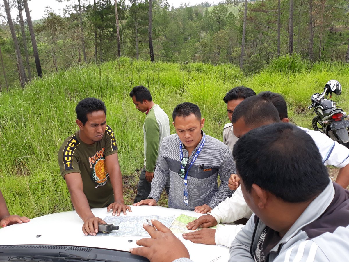 arinaldi0333's tweet photo. Besinergi dlm keg Survey kesesuaian Peta Kawasan Hutan dipeta dan lapangan.
#sinergitastanpabatas #senangmemudahkan #kerjacerdas #kerjaiklas #reje #ketue
#regereceritaregerekupi
@atr_bpn @loso_judijanto @bahrun_ayi @Saiful29777122 https://t.co/Qxr2OzXuuT