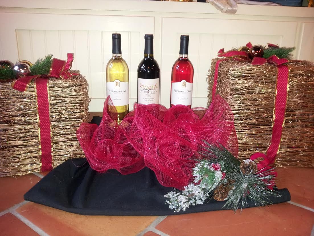 FlicksandFood's tweet photo. This is the second weekend for the Holiday #RoadTrip with @WeddingOakWine to visit some #WayOutWineries. Nov 16-18 taste wine and buy holiday gifts for you and anyone on your nice list! #reservations https://t.co/jNqUGV0cV4 https://t.co/zY5jLxutGy