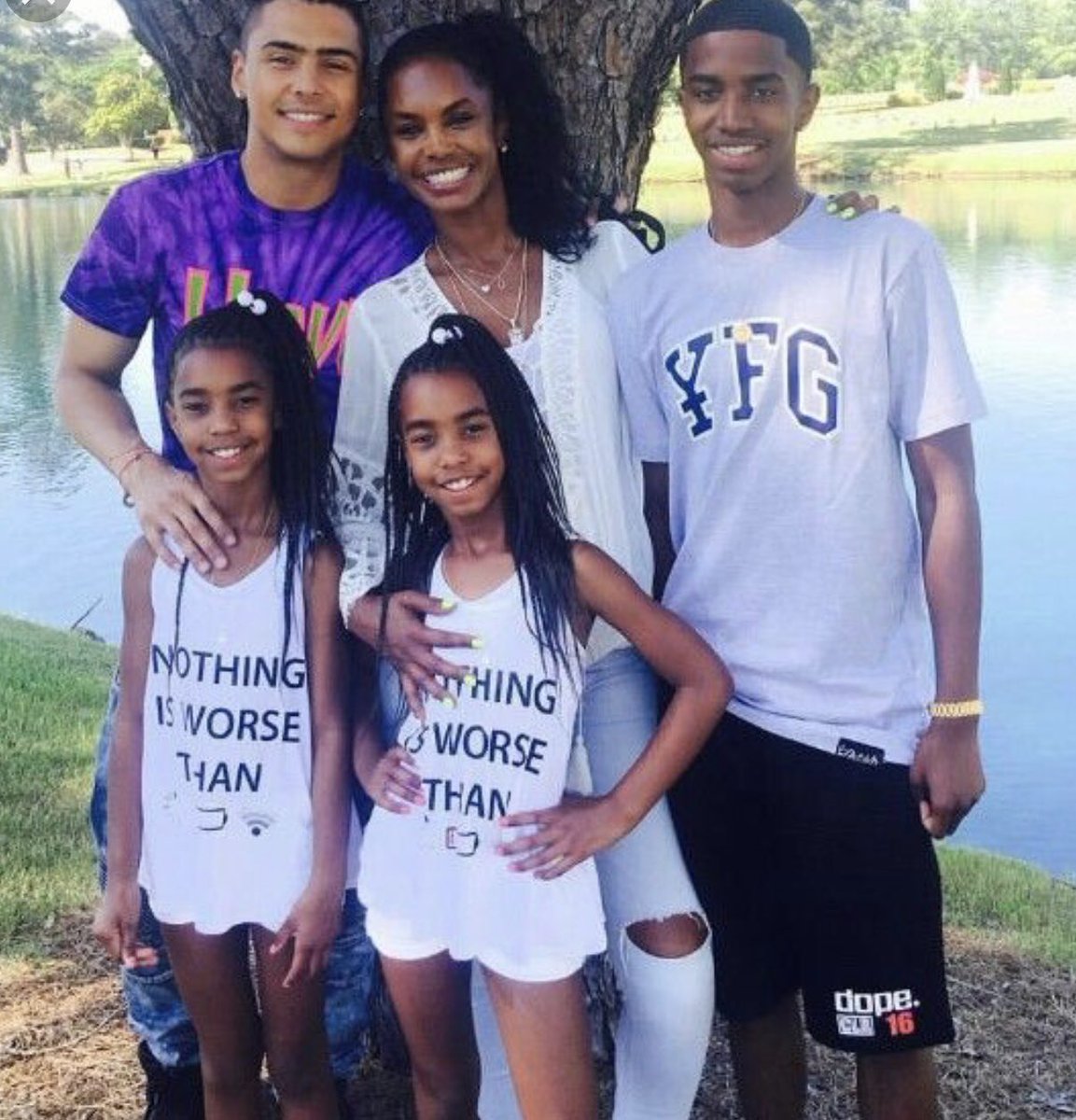 MissyElliott's tweet photo. My heart just aches so much 4 her children😥😞She Loved them dearly she was proud of her kids  &amp; they Loved their mother so much❤️ &amp; Prayers for @Diddy during such a difficult time😞🙏🏾 #KimPorter those that know you will always remember your SMILE your LAUGH
 &amp; KIND HEART🙏🏾 https://t.co/3FjrzWuBjr