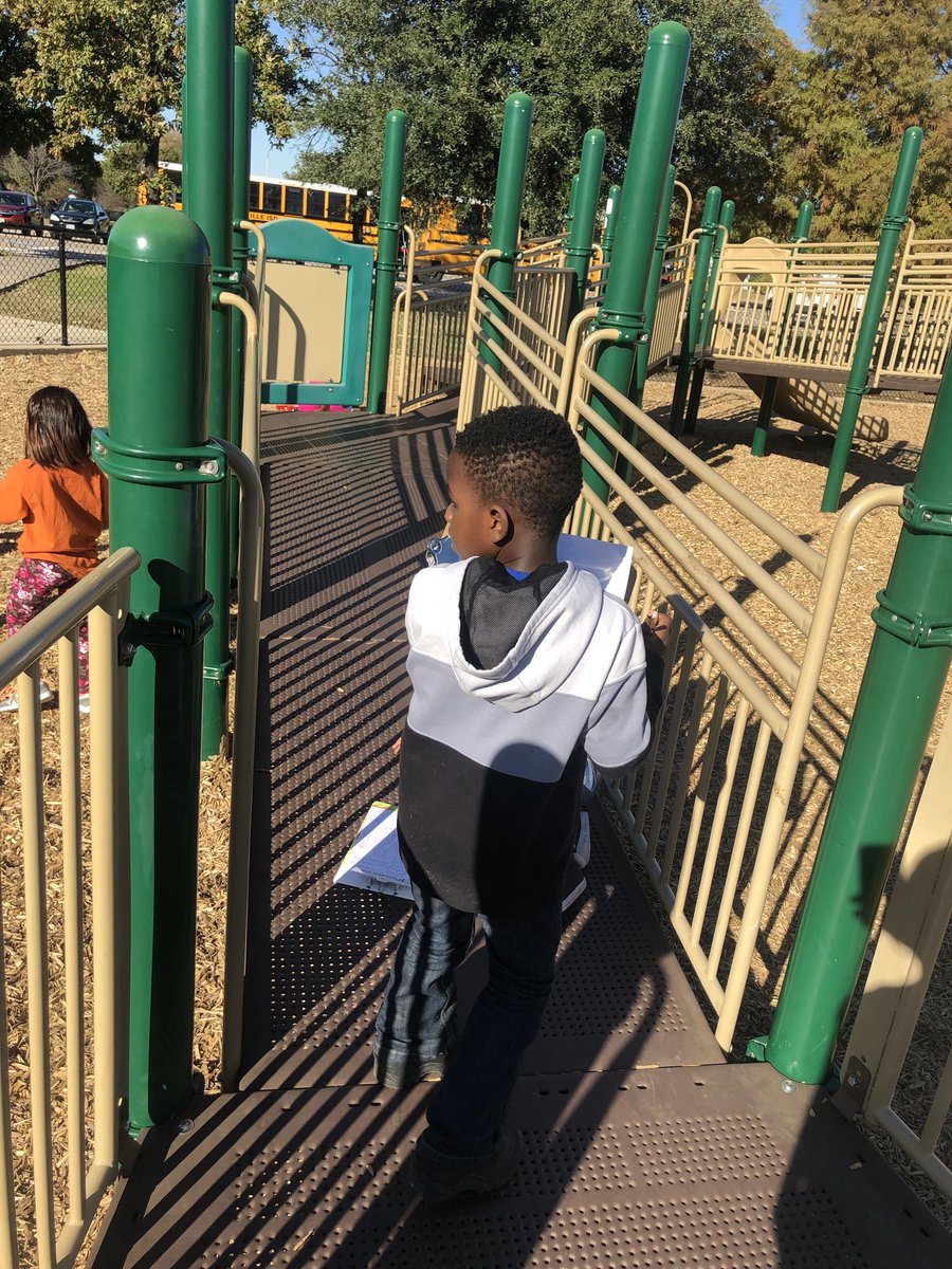 WilsonLashundra's tweet photo. The only thing better than this beautiful day was seeing these 1st graders exploring magnetism on the playground! These future scientists were making great connections and charting their results! #wearedegan @LISDScience #learningbeyondthewalls #makingmagichappen #lisdlearns https://t.co/MVjlghnKf2