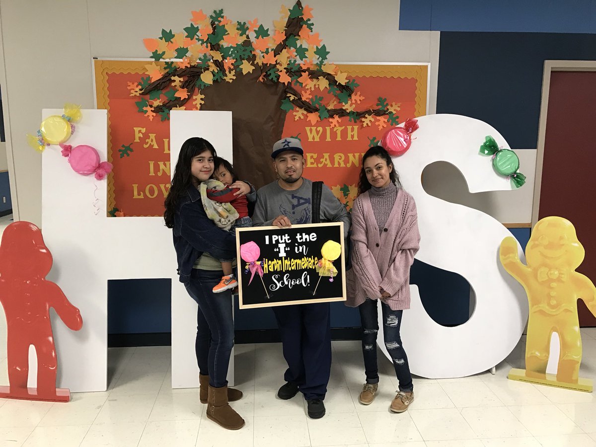 Hardin_Intermed's tweet image. #MathMeetsScience is underway at Hardin’s CandyLand Experience! #IPutTheIInHardin @DuncanvilleISD #HardinHappy