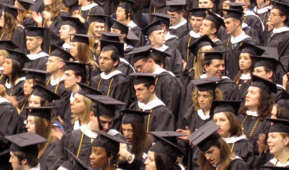NorthStarPolicy's tweet photo. Minnesotans live under a $27 billion mountain of student loan debt. What are key issues and recommendations for policymakers to address this crisis?  New North Star report by @margaretkaplan: "The Debt Dilemma: Student Loan Debt and the Minnesota Economy" https://t.co/2rzCmgPG6r https://t.co/H9vTNc6eb3
