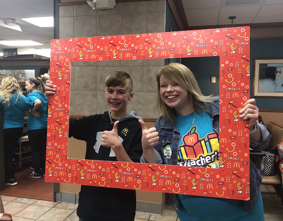 MrsRadTeach's tweet image. Shout out to Tom for the great tip at McTeacher Night! #weared68 #mcteachernight @McDonalds @JeffersonJH68 @Woodridge68