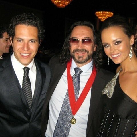 SDMundo's tweet photo. Por su parte, @dorioferreira comparte este #TBT junto a @ShailaDurcal y el cantautor mexicano @MarcoASolis y nos dice lo siguiente:
“#TBT En los Latin Grammys #doriocollection #shailadurcal #marcoantoniosolis #loveformusic”.
¡Qué foto! 😃👏🏼 https://t.co/lSNBZSwaWU