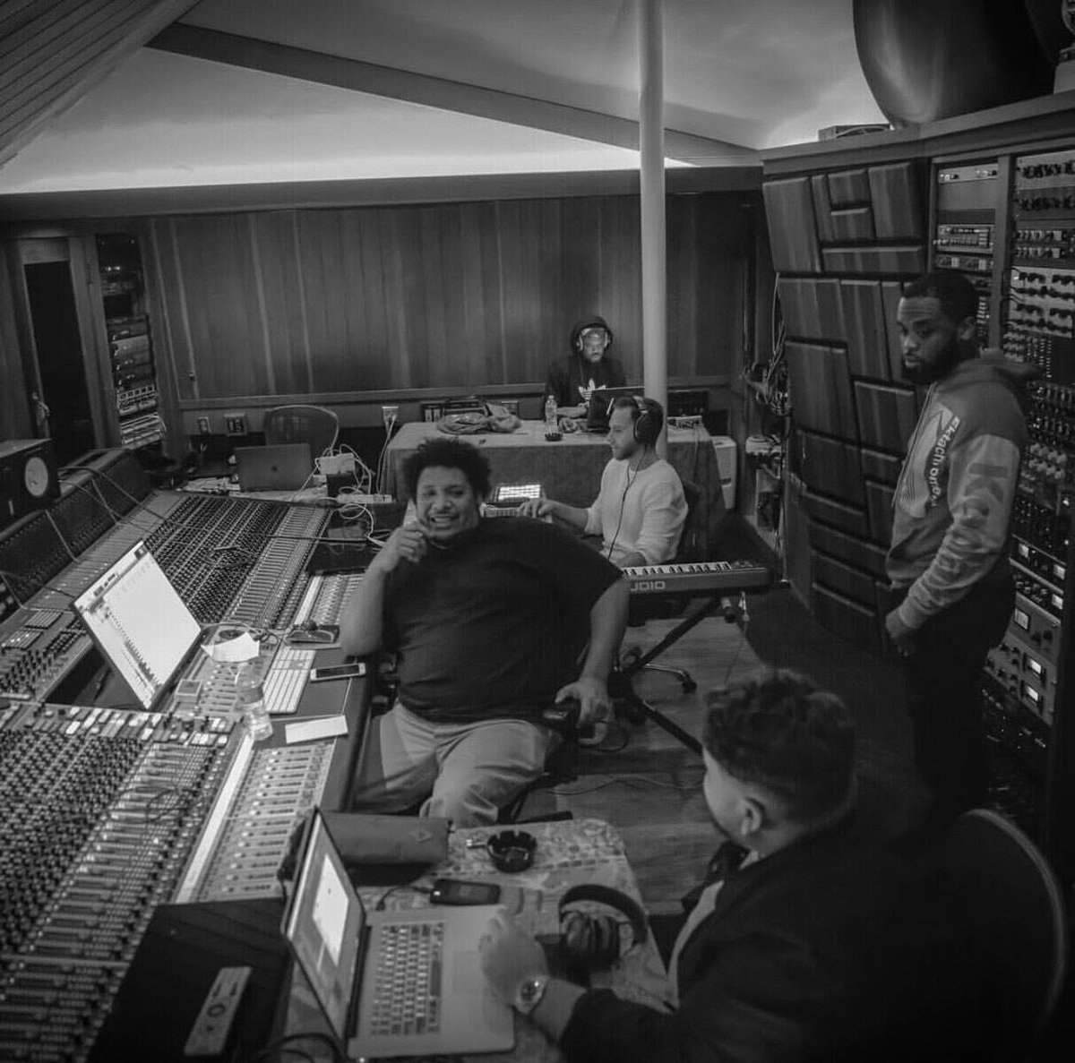 Timbaland's tweet photo. Part of the @monomusicgroup Team Timbo Crew #TimbalandProductions these guys are like family now. @angellopezmusic @fedevind @rance1500 @babywinsch @_jmosley @mosleyhd https://t.co/2yD5cz0eRi