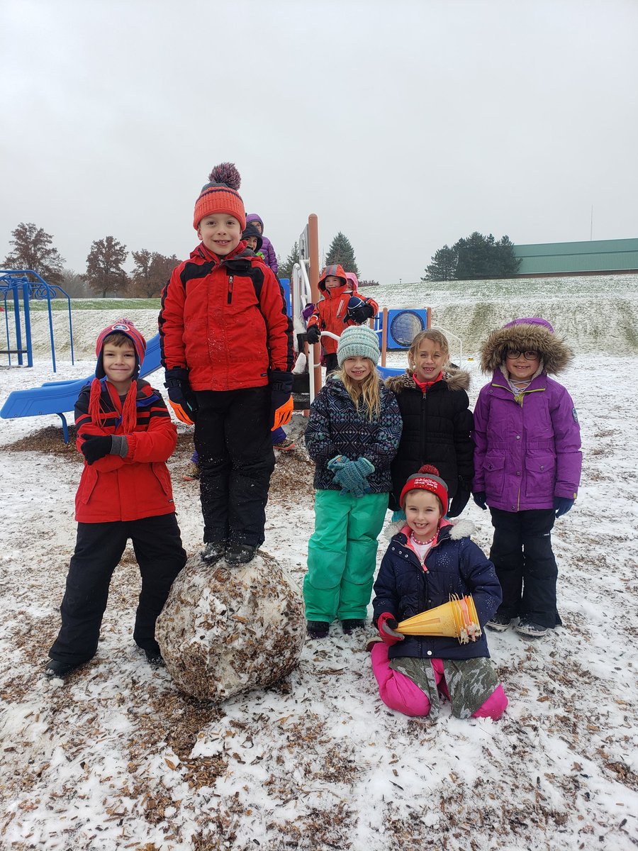 LynnetteS123's tweet photo. Having fun in the snow at Bates!!! https://t.co/PooR8zlDLo