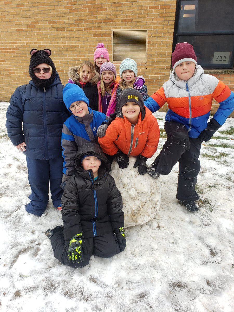 LynnetteS123's tweet photo. Having fun in the snow at Bates!!! https://t.co/PooR8zlDLo