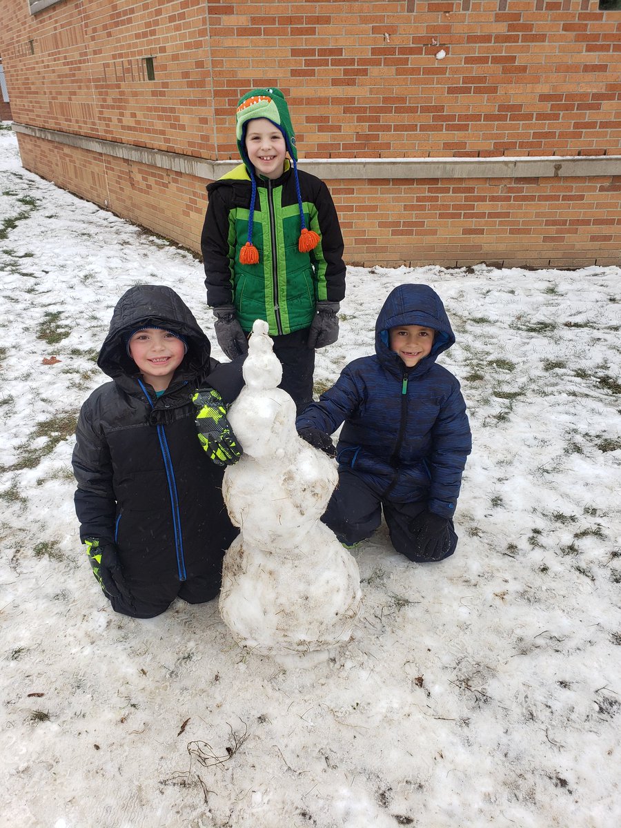 LynnetteS123's tweet photo. Having fun in the snow at Bates!!! https://t.co/PooR8zlDLo