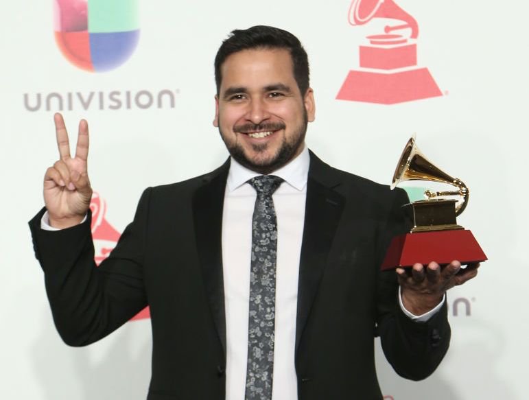 GuatacaOficial's tweet photo. Estamos de fiesta: El cuatro venezolano de Miguel Siso ( @soymiguelsiso) ha ganado un Latin Grammy con un disco #guataquero |https://t.co/SCscvkscnX https://t.co/oeDWldoUMH