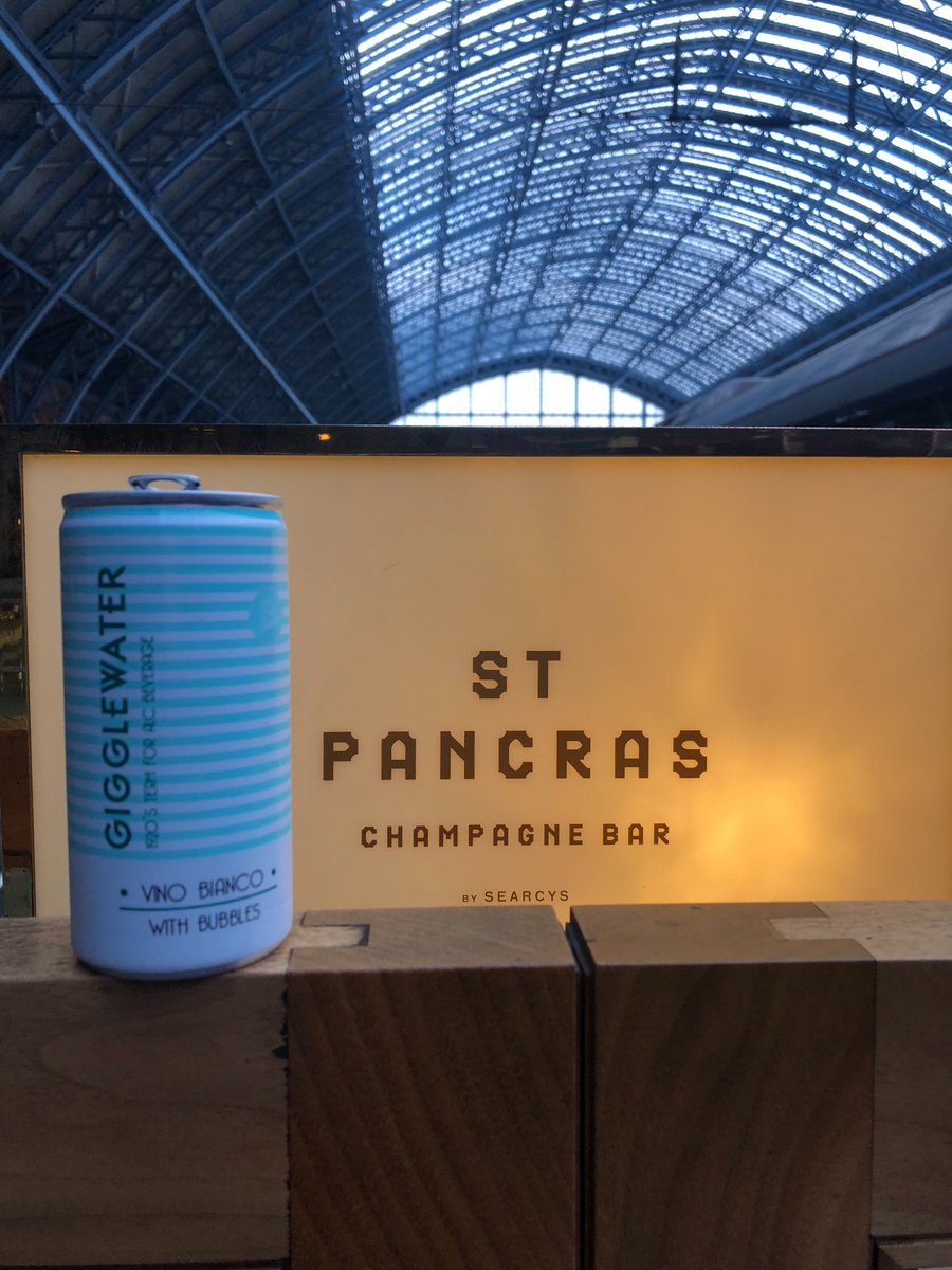 CatMonahan's tweet image. On a long train road home and fancy some bubbles and nibbles? Look no further than our yummy Gigglewater Secco Bianco with Bubbles and delicious Prosecco crisps from Little Waitrose, at Kings Cross Station! Only £2.49 #livelovesparkle #liveinbalance