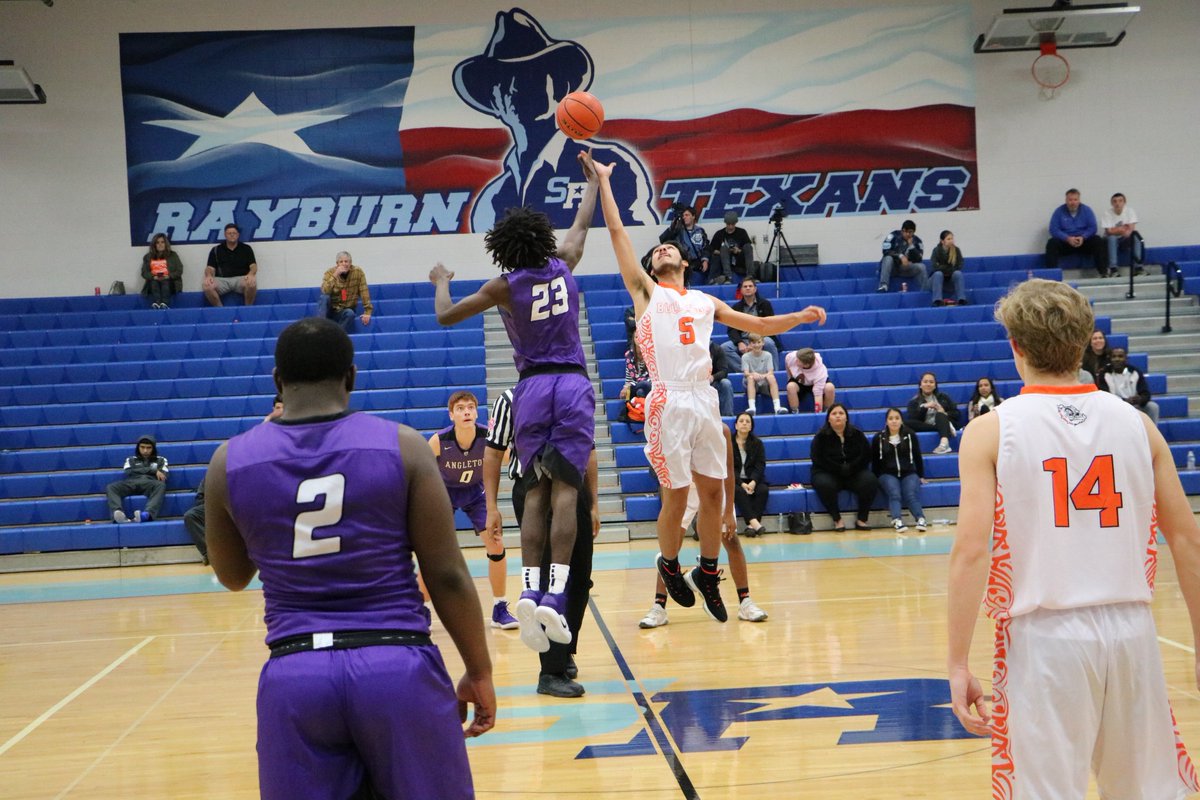 TXInvitational's tweet image. Angleton ISD #AngletonHS, @LaPorteISD #LaPorteHS 1st Quarter Score: Angleton 17, La Porte 7. Photos by: Andres Gutierrez Chavira
