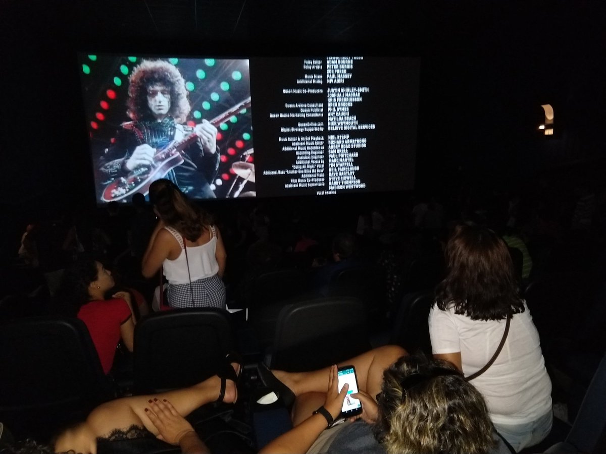 NaMiradoRock's tweet photo. Lotaaaaaaaaaaaaaaaaaaaaaaado

Queen  - Bohemian Rhapsody
@SaoLuisShopping @cinemarkoficial 

Valeu !!!! Estamos ainda mais vivos.
#namiradorock #mirantefm #trollert4 #trilhaduvel #overallsurf https://t.co/idjPs4L61z