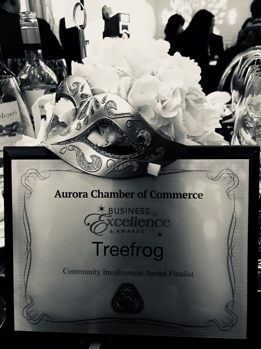 AemeliaO's tweet photo. Celebrating alongside my fellow #frogs. So proud of this #community !! #acocbea2018 @AuroraChamberON @Treefrog https://t.co/qWEewo3DWH