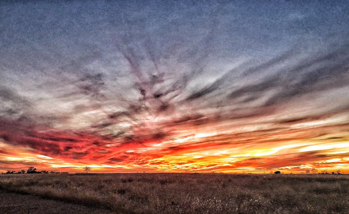 mrgaines_sciguy's tweet photo. Fire in the sky tonight. Love the view from home. The only thing that could make this better is if it was taken on a lake. One more day until some needed R&R! #HibernationWeek #WinterIsComing #Turkey #GobbleGobble https://t.co/uFWsJEXHyR