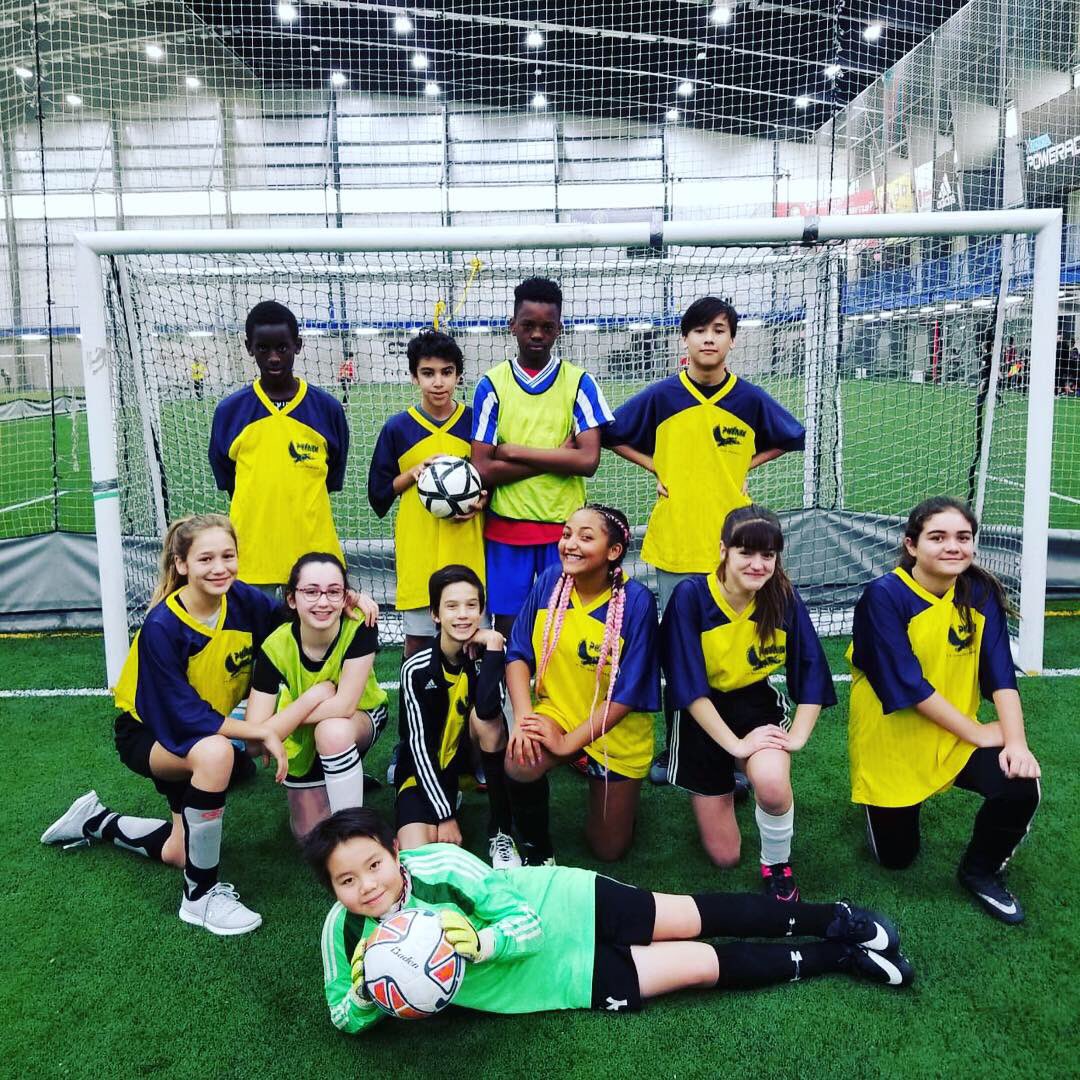 Collegefrancais's tweet photo. Ligue Soccer FiertΓ© Francophone #fifachamps #cestdansnotresang #passionnΓ©s #cfviamonde #csviamonde β½οΈβ½οΈβ½οΈ https://t.co/PuG3MqXkJp